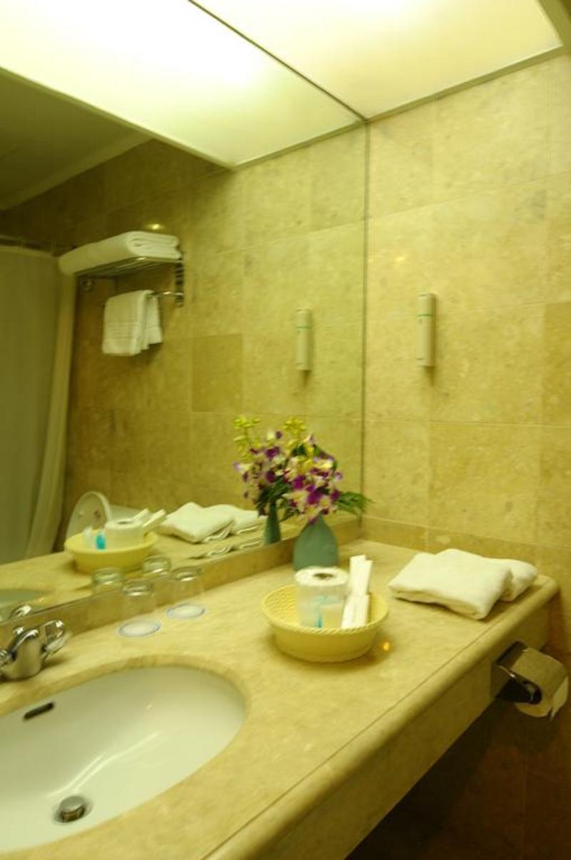 Oxford Suites Makati Makati City Exterior foto